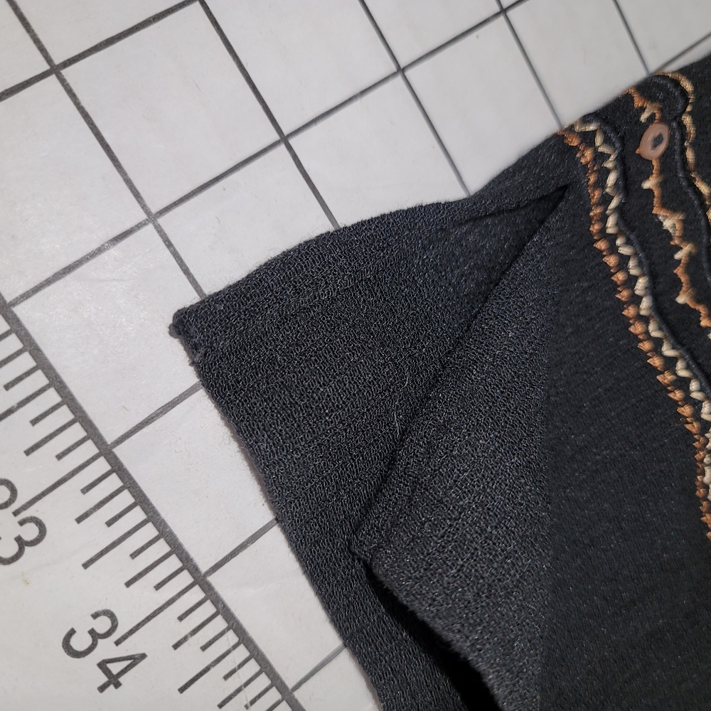 Woman's Black Koret Black Capris with Brown Stitch Design- 18 Preloved - Picture 9 of 11